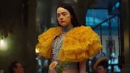 Emma Stone in Poor Things, another high-risk and transformative role that showcased her fearless commitment to bold characters. (Image via YouTube/Searchlight Pictures)